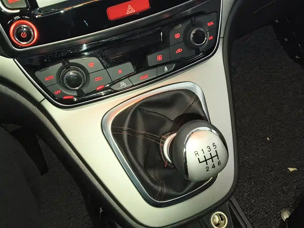 Haval M6 2017 1.5T Manual 2WD Elite фото 10