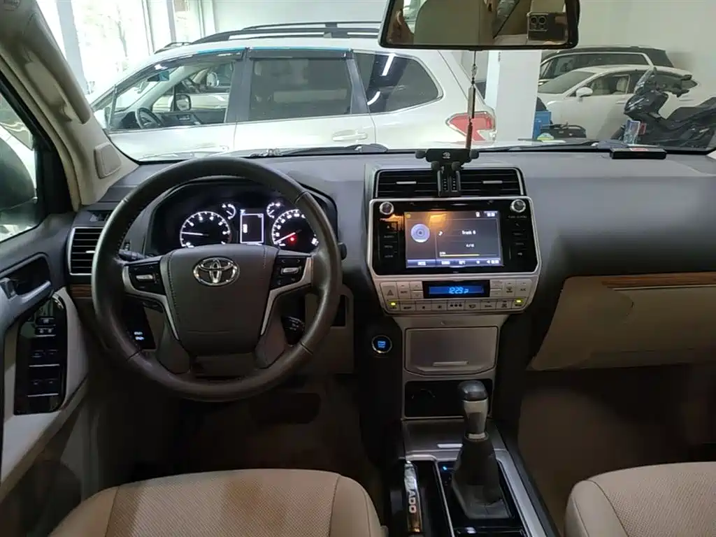 Toyota Prado 2018 3.5L Automatic TX-L Rear-mounted Spare Tire фото 10