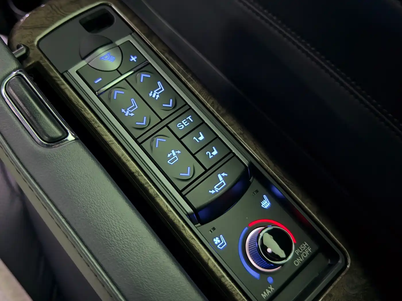 Toyota Alphard 2021 Hybrid 2.5L Premium фото 23