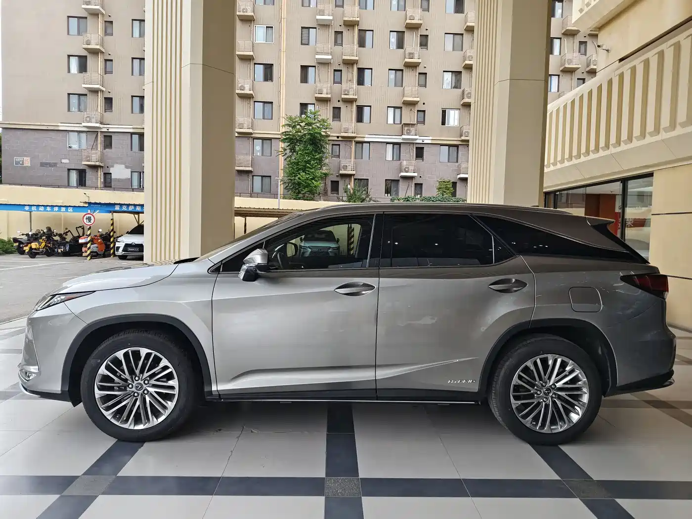 Lexus RX 2020 Facelift 450hL AWD Elegance Edition 7-Seater фото 3