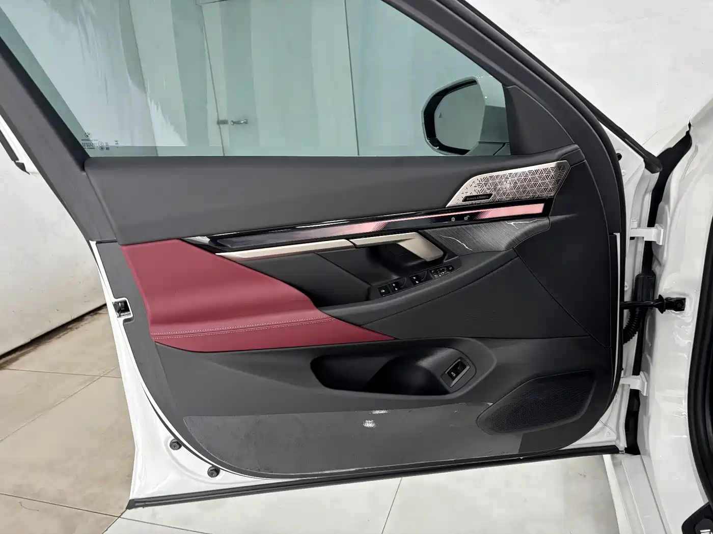 BMW 5 Series 2024 530Li Leading M Sport Package фото 9