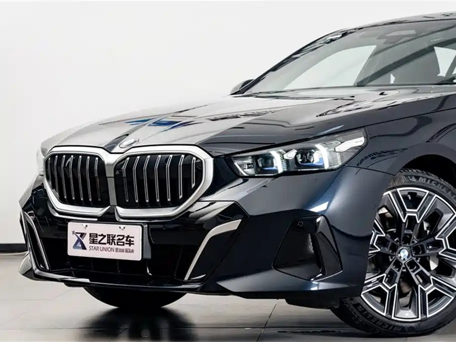 BMW 5 Series 2025 530Li Premium M Sport Package фото 4