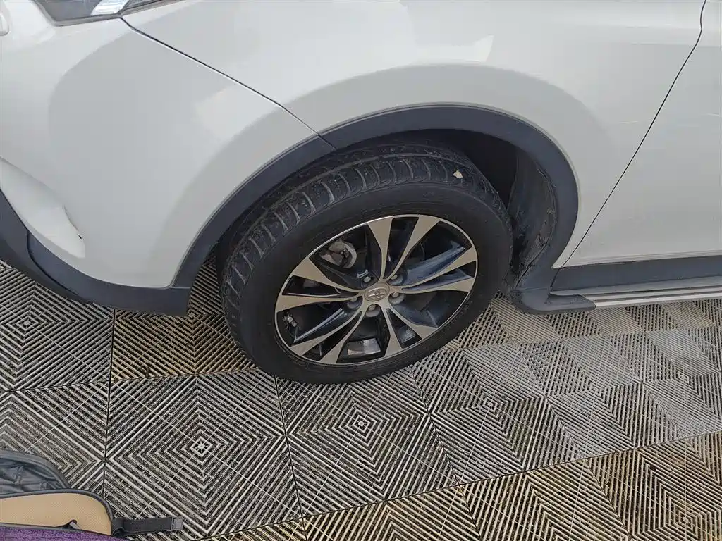 Toyota RAV4 Rongfang 2013 2.5L Auto 4WD Luxury фото 25