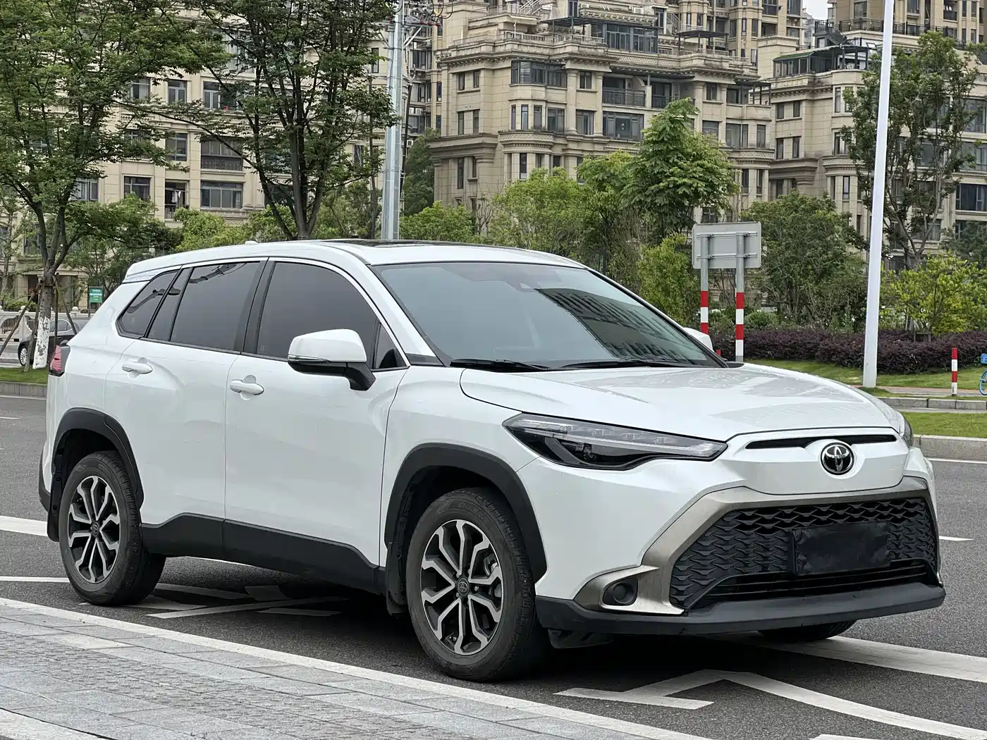 Toyota Frontlander 2022 2.0L CVT Luxury Edition фото 3