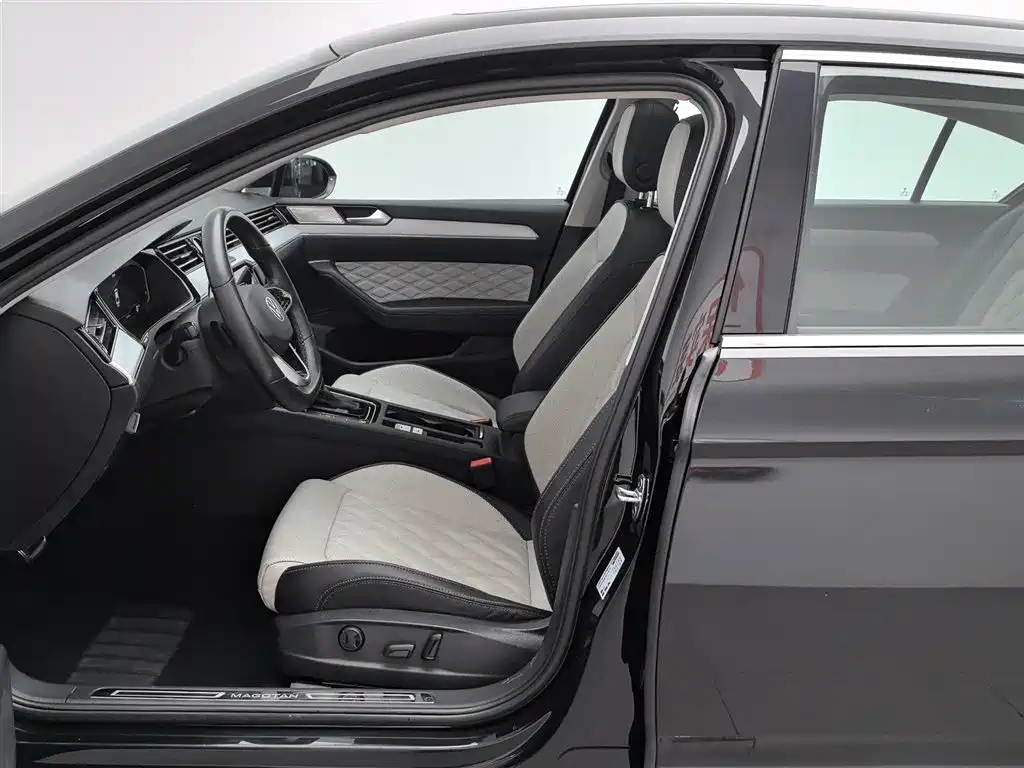 Volkswagen Magotan 2023 Model 2 Million Commemorative Edition 330TSI DSG Luxury фото 10