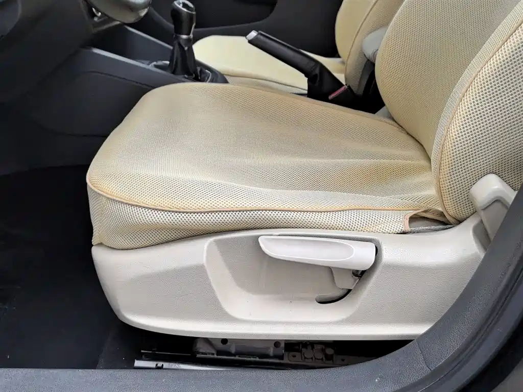 Volkswagen Sagitar 2014 1.6L Manual Comfort фото 20