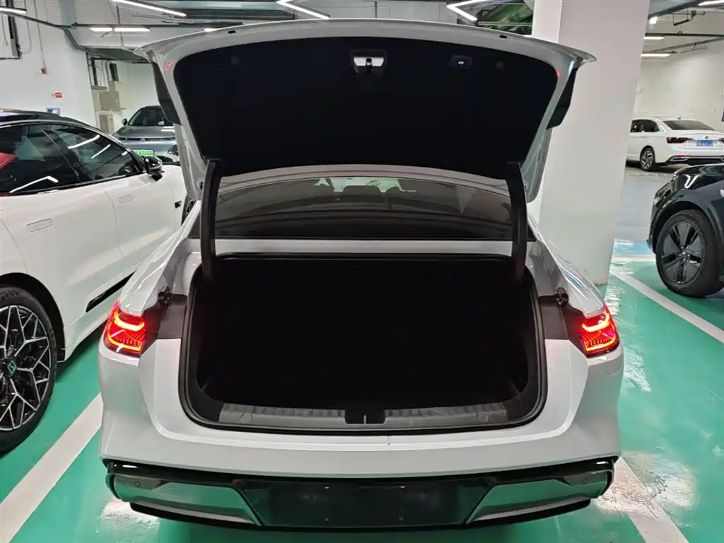 Geely Galaxy Galaxy E8 2024 665km RWD Starship Voyager Edition фото 19
