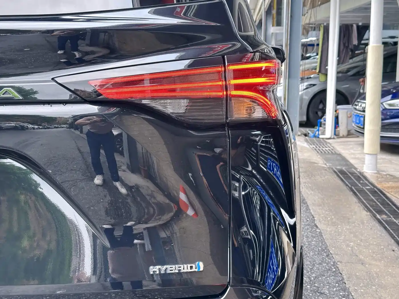 Toyota Granvia 2022 Model Year 2.5L Hybrid Flagship Edition фото 7