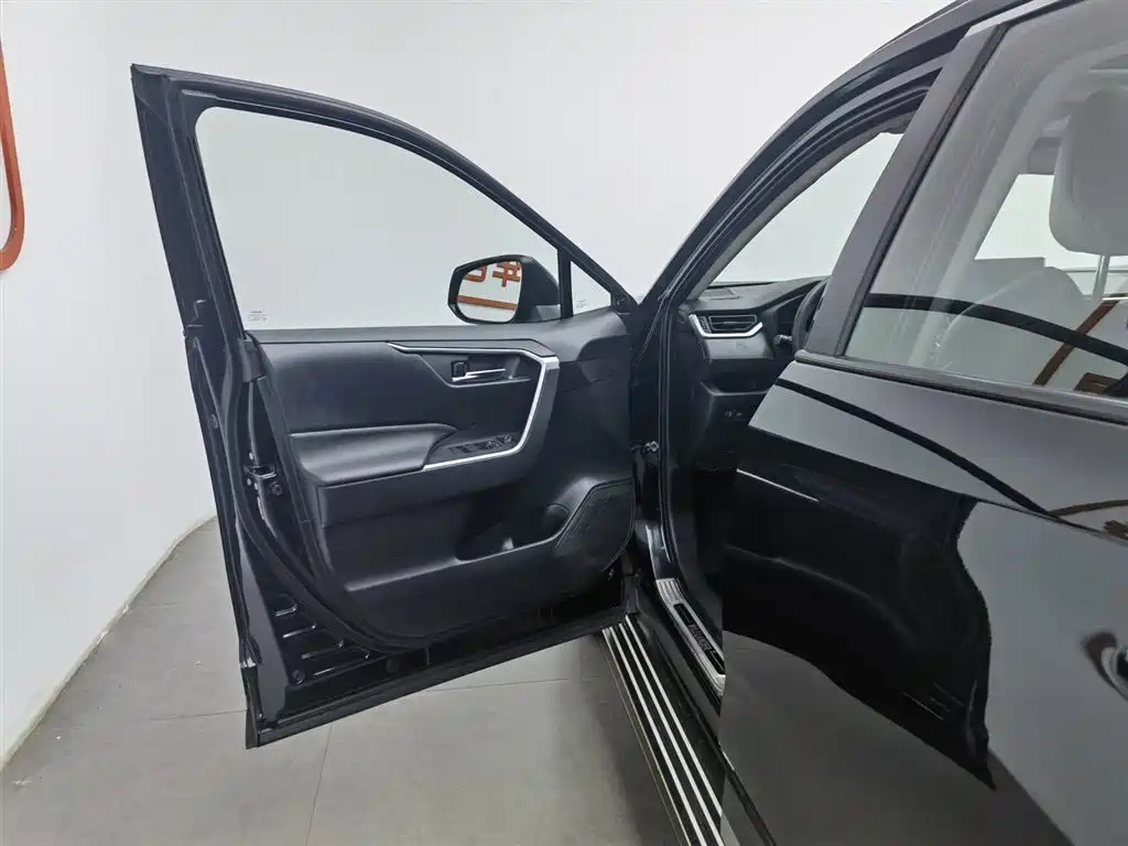 Toyota Wildlander 2020 2.0L CVT 2WD Luxury Edition фото 8