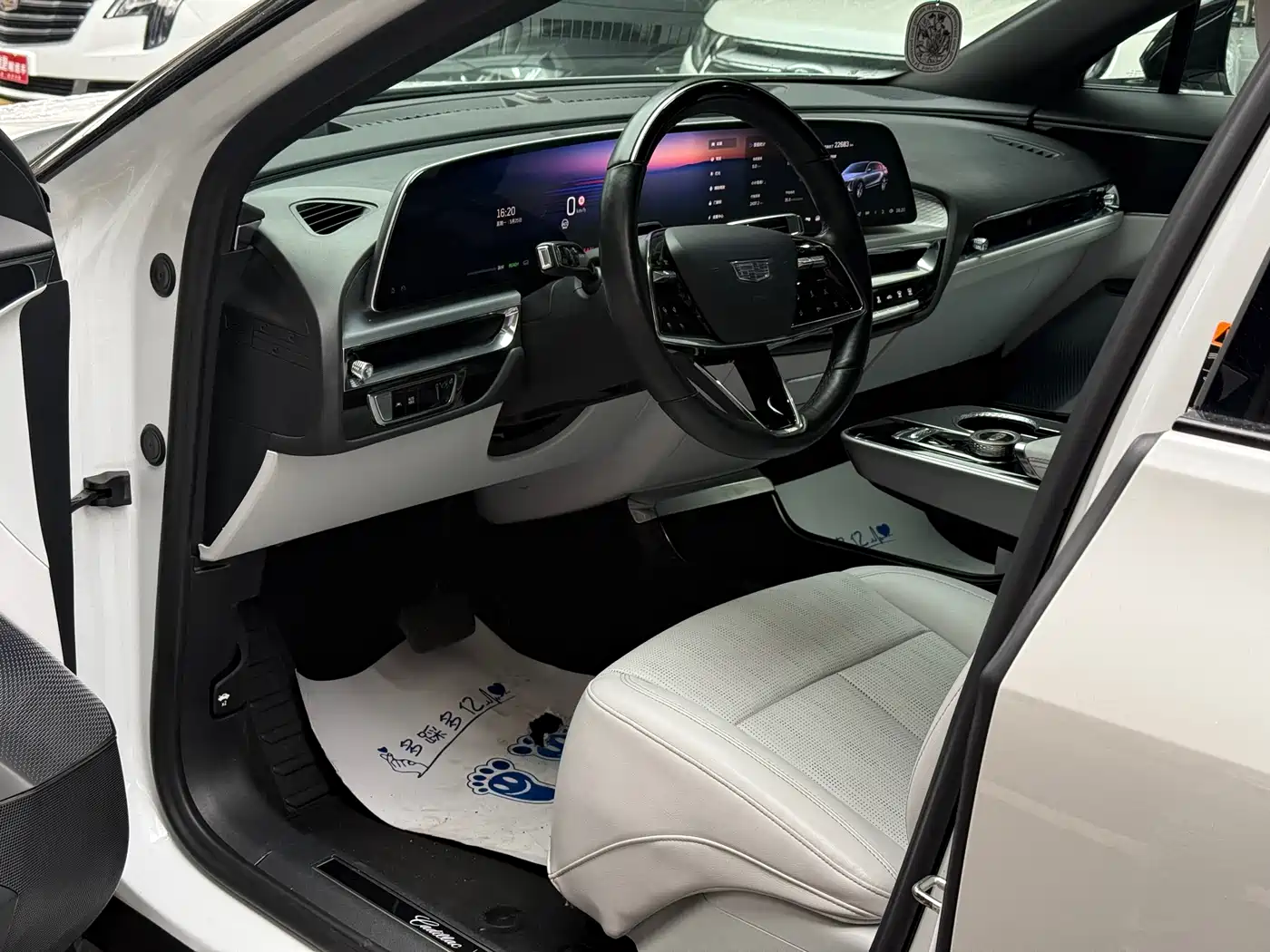 Cadillac IQ Rui Ge 2022 RWD Long Range Luxury Edition фото 4
