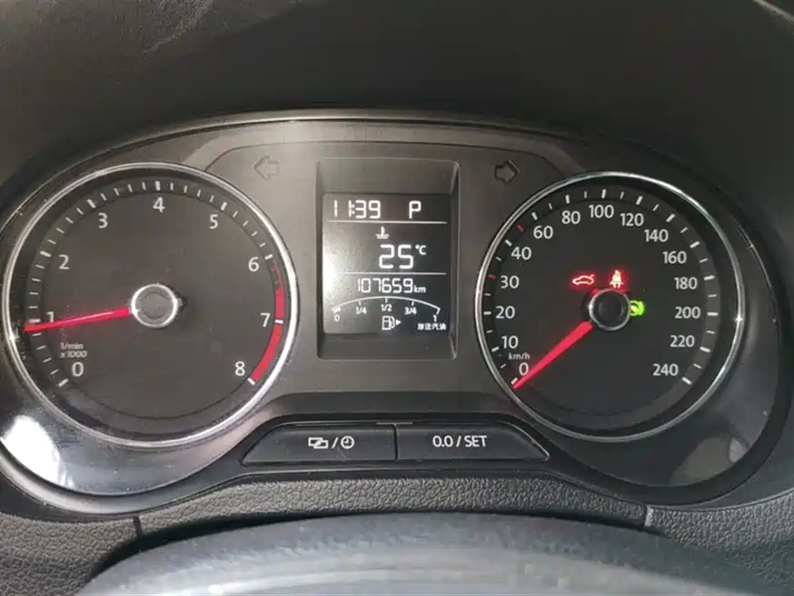Volkswagen Polo 2016 1.6L Automatic Comfort фото 9