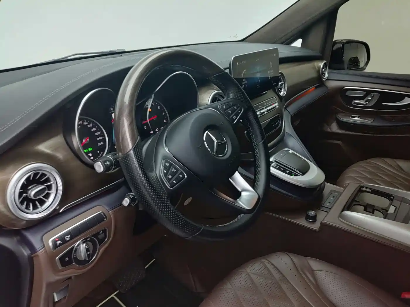 Mercedes-Benz V-Class 2020 Model V 260 L Long Wheelbase Luxury фото 13