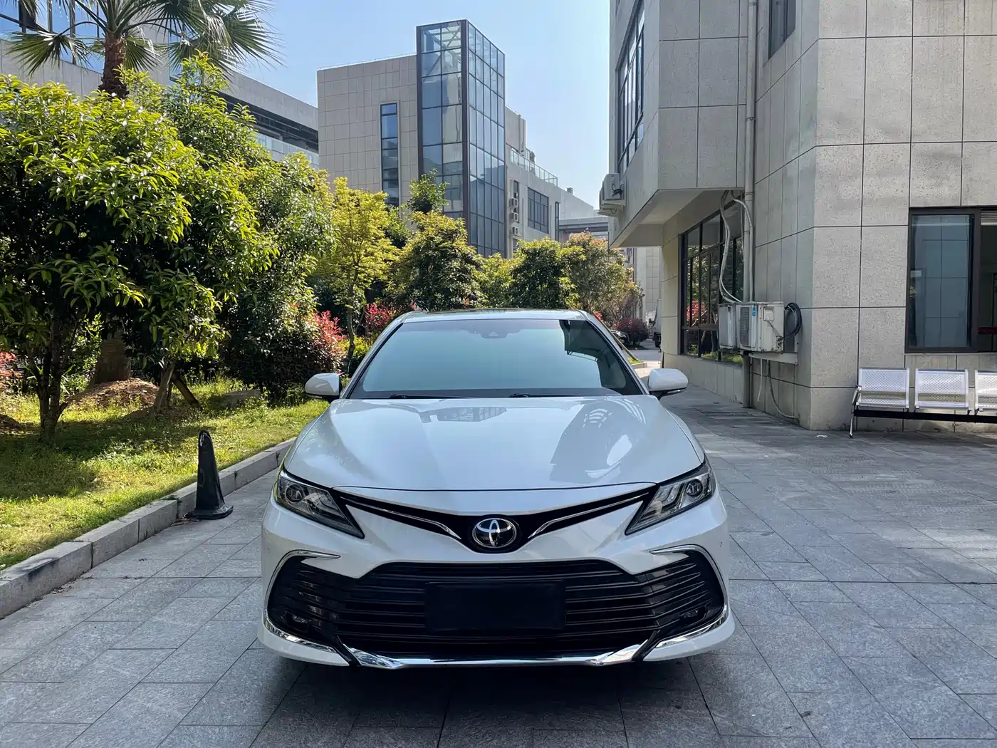 Toyota Camry 2023 2.0G Luxury Edition фото 2