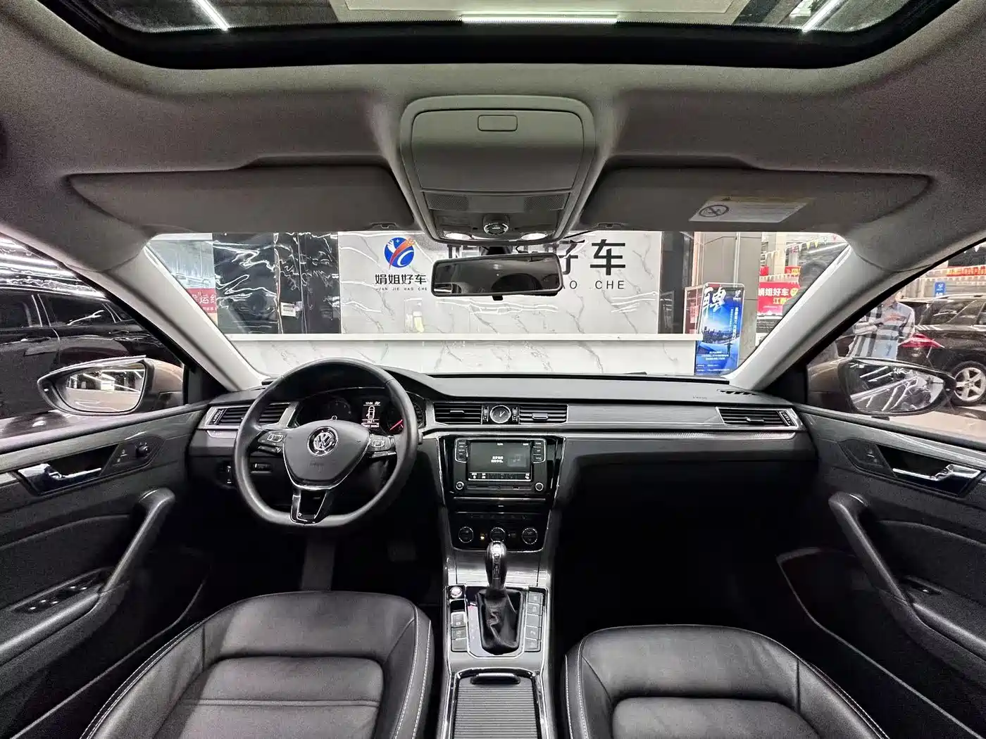Volkswagen Passat 2017 330TSI DSG Luxury фото 18