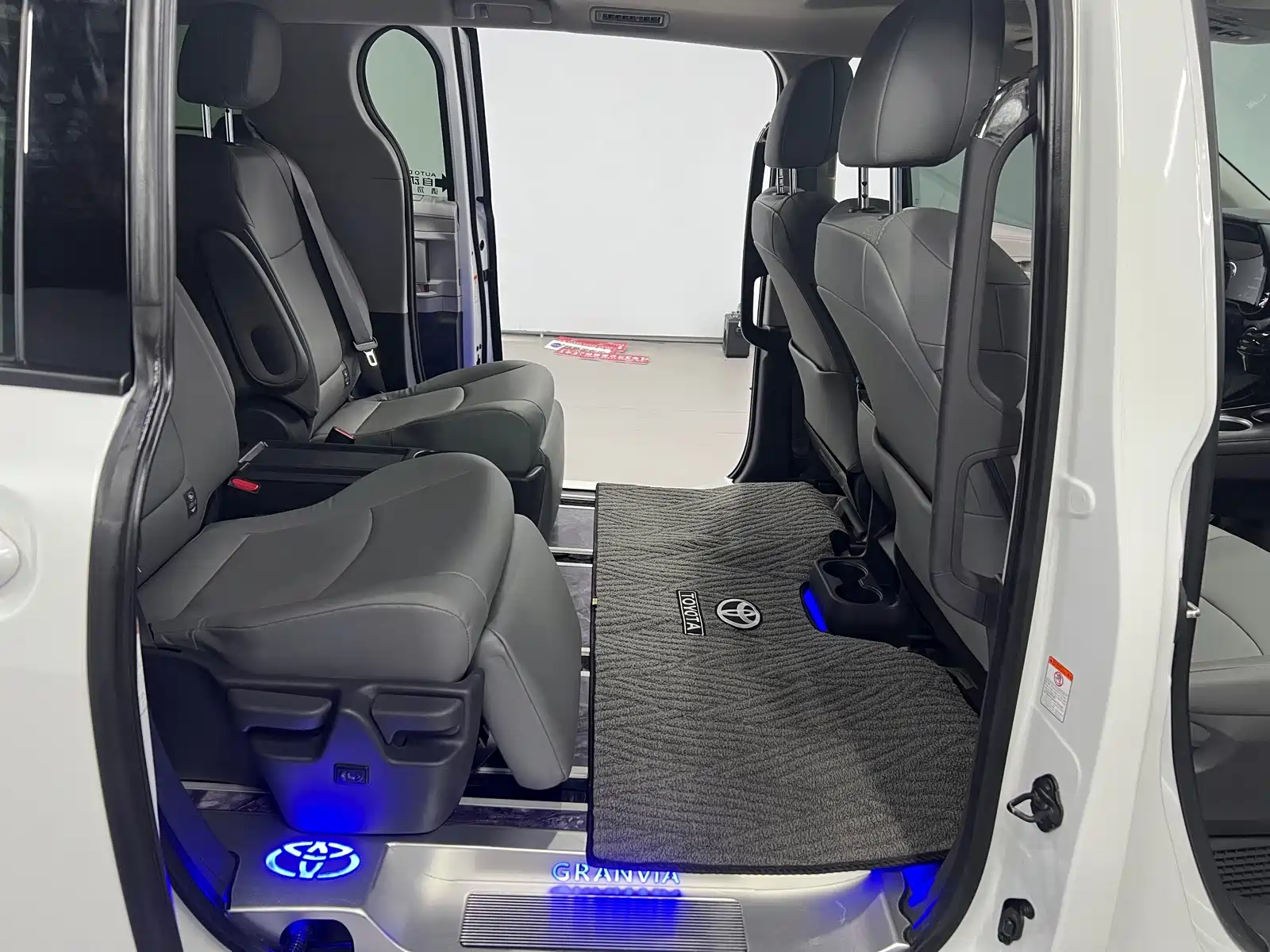 Фото 20 - Toyota Granvia