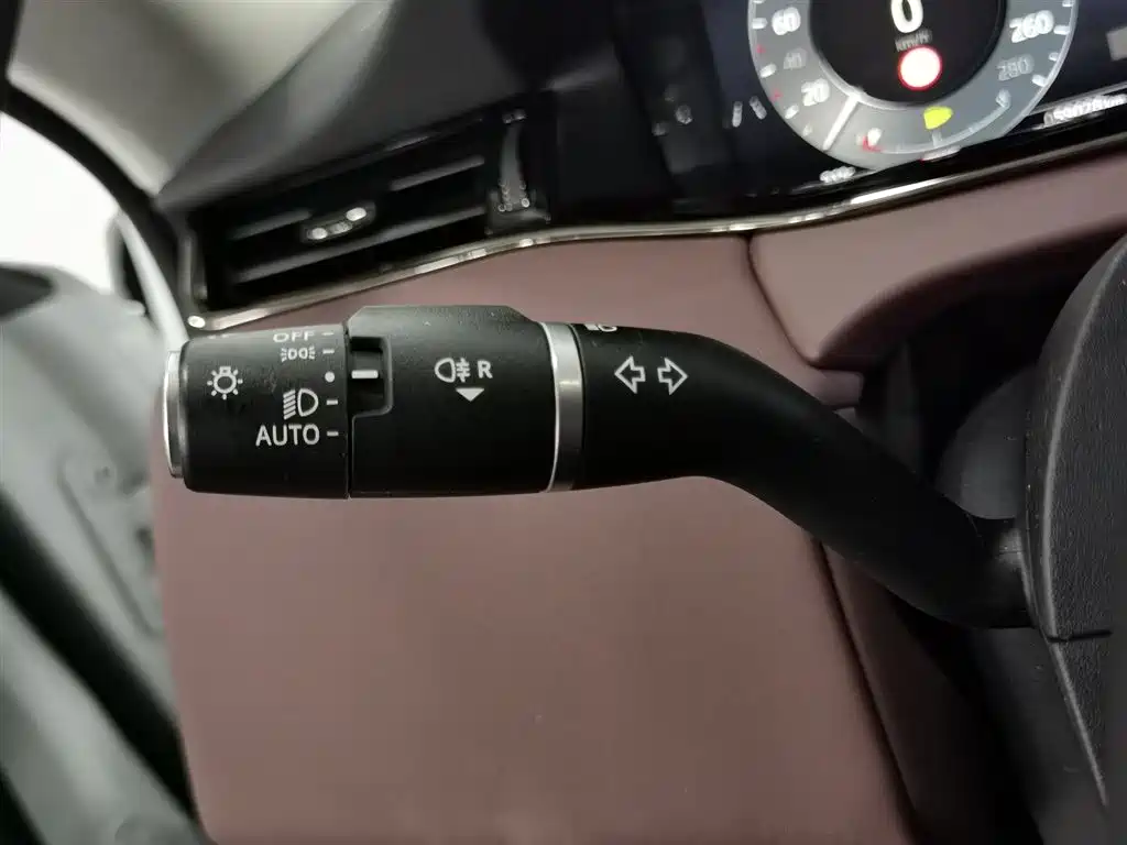 Land Rover Range Rover Evoque 2024 Range Rover Evoque L 249PS Light Master Edition фото 21