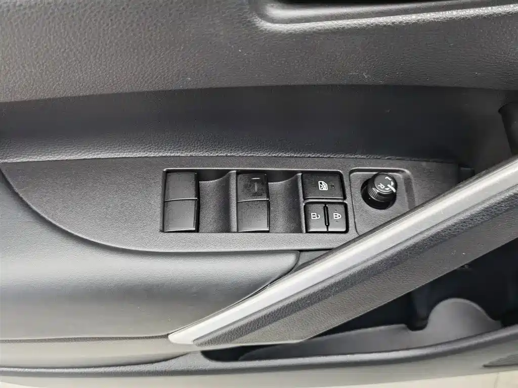 Toyota Frontlander 2022 2.0L CVT Elite фото 9