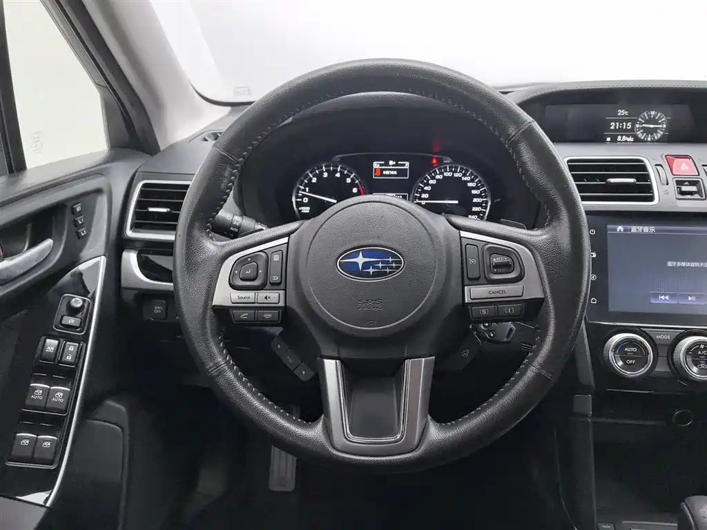 Subaru Forester 2016 2.5i Luxury Navigation Edition фото 11