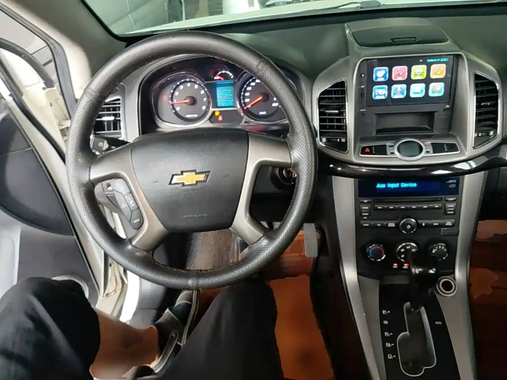 Photo 10 - Chevrolet Captiva
