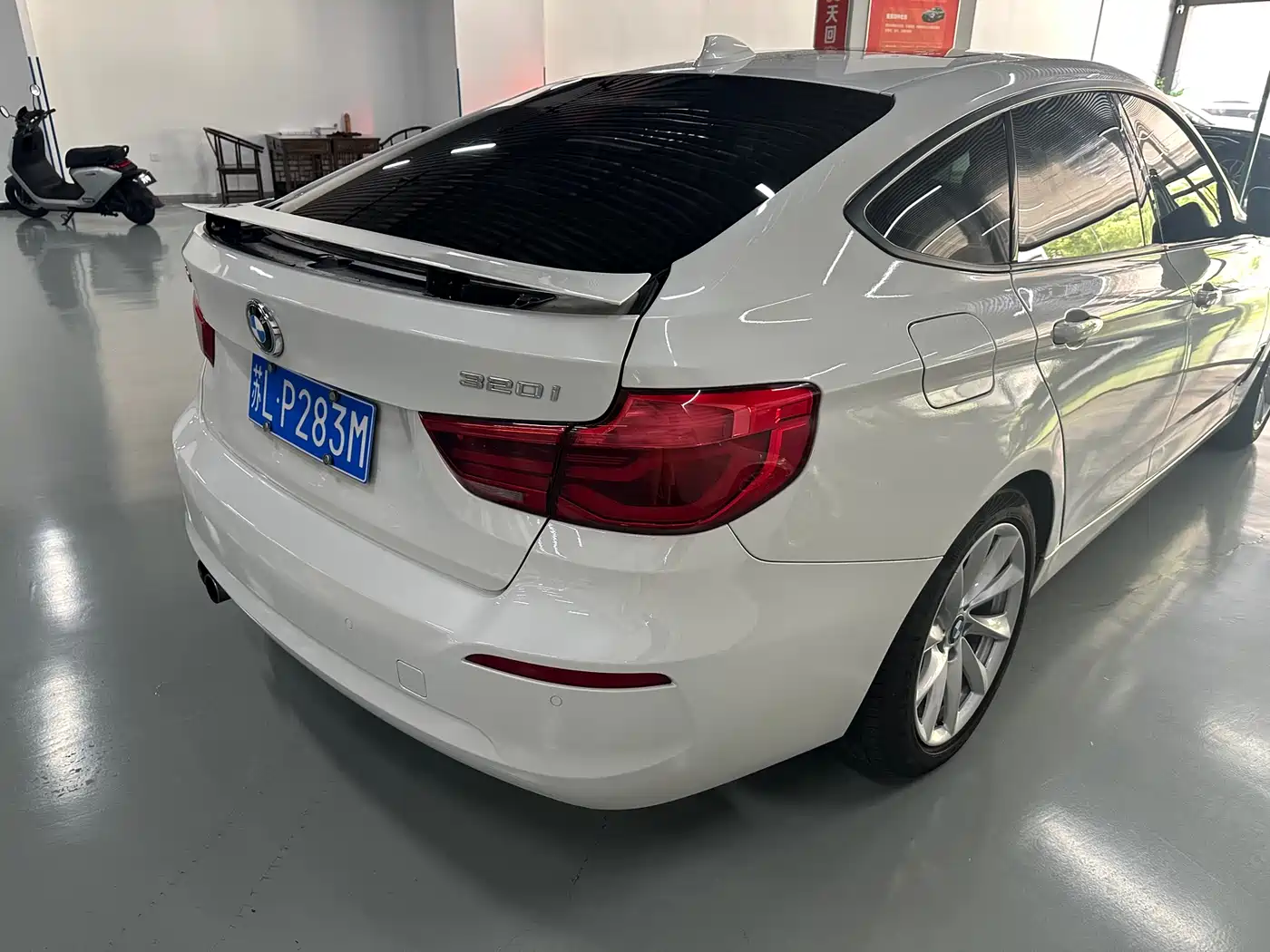 BMW 3 Series GT 2018 320i Fashion фото 7