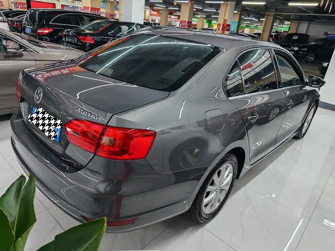 Volkswagen Sagitar 2012 1.6L Automatic Comfort Type фото 7