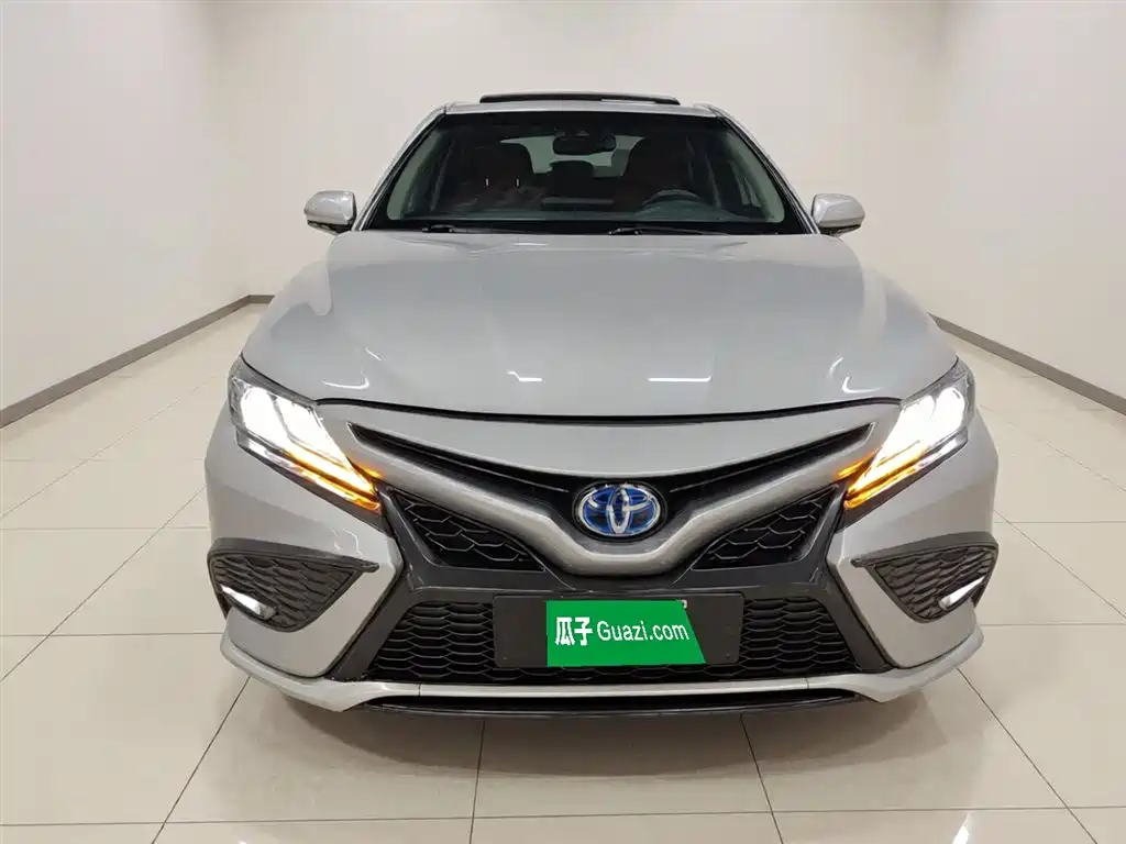 Toyota Camry 2021 Hybrid 2.5HS Fashion Edition фото 3