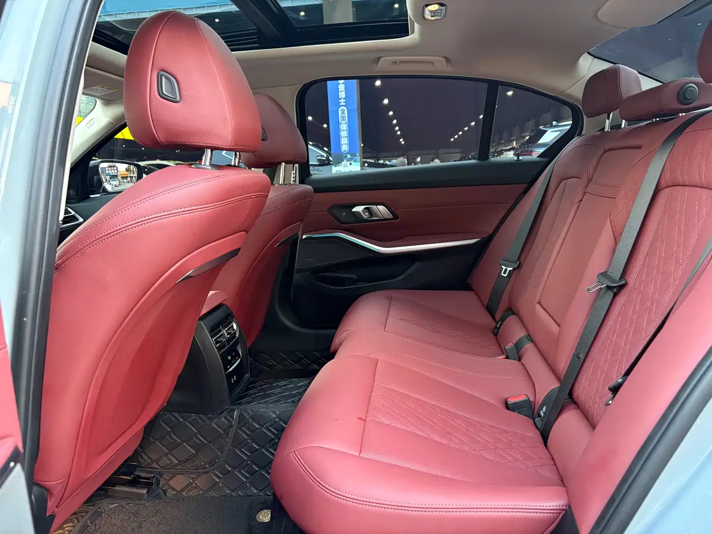 BMW 3 Series 2025 330Li M Sport Night Edition фото 14
