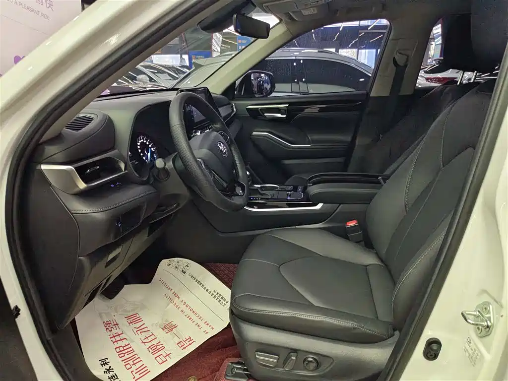 Toyota Highlander 2022 Hybrid 2.5L 4WD Luxury 7-Seater фото 10