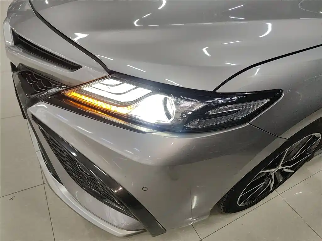 Toyota Camry 2021 Hybrid 2.5HS Fashion Edition фото 24