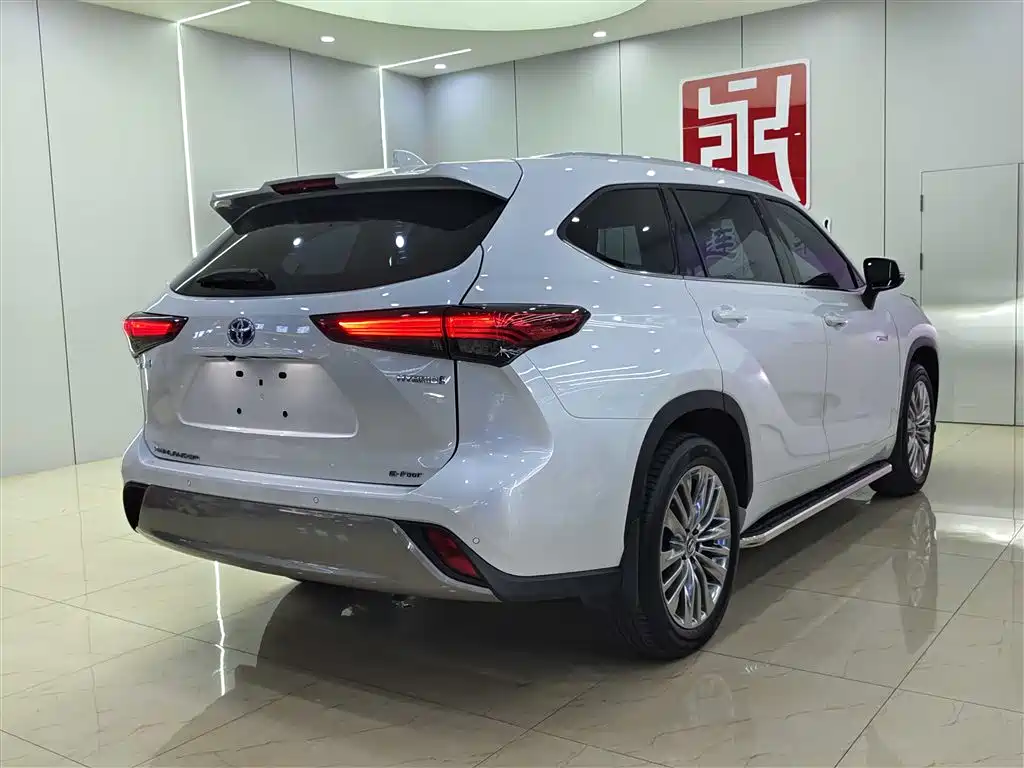 Toyota Highlander 2022 Hybrid 2.5L 4WD Luxury 7-Seater фото 6