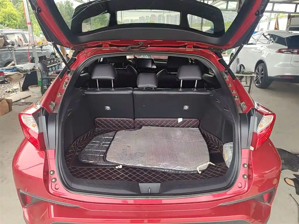 Toyota C-HR 2020 Model 2.0L Leading фото 15
