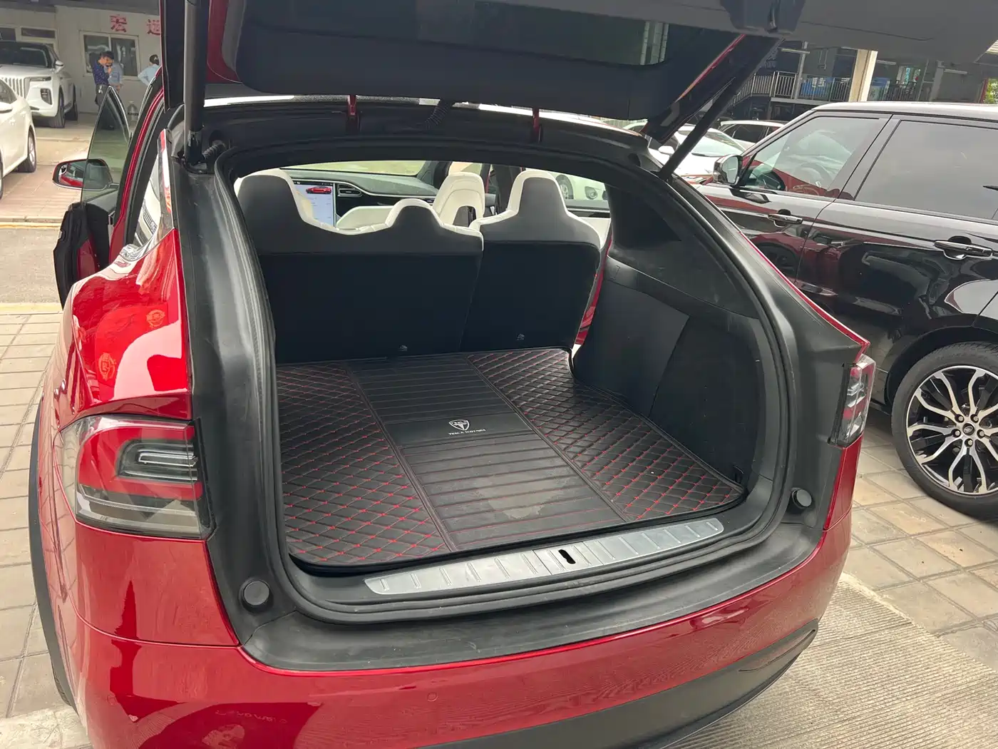 TESLA MODEL X