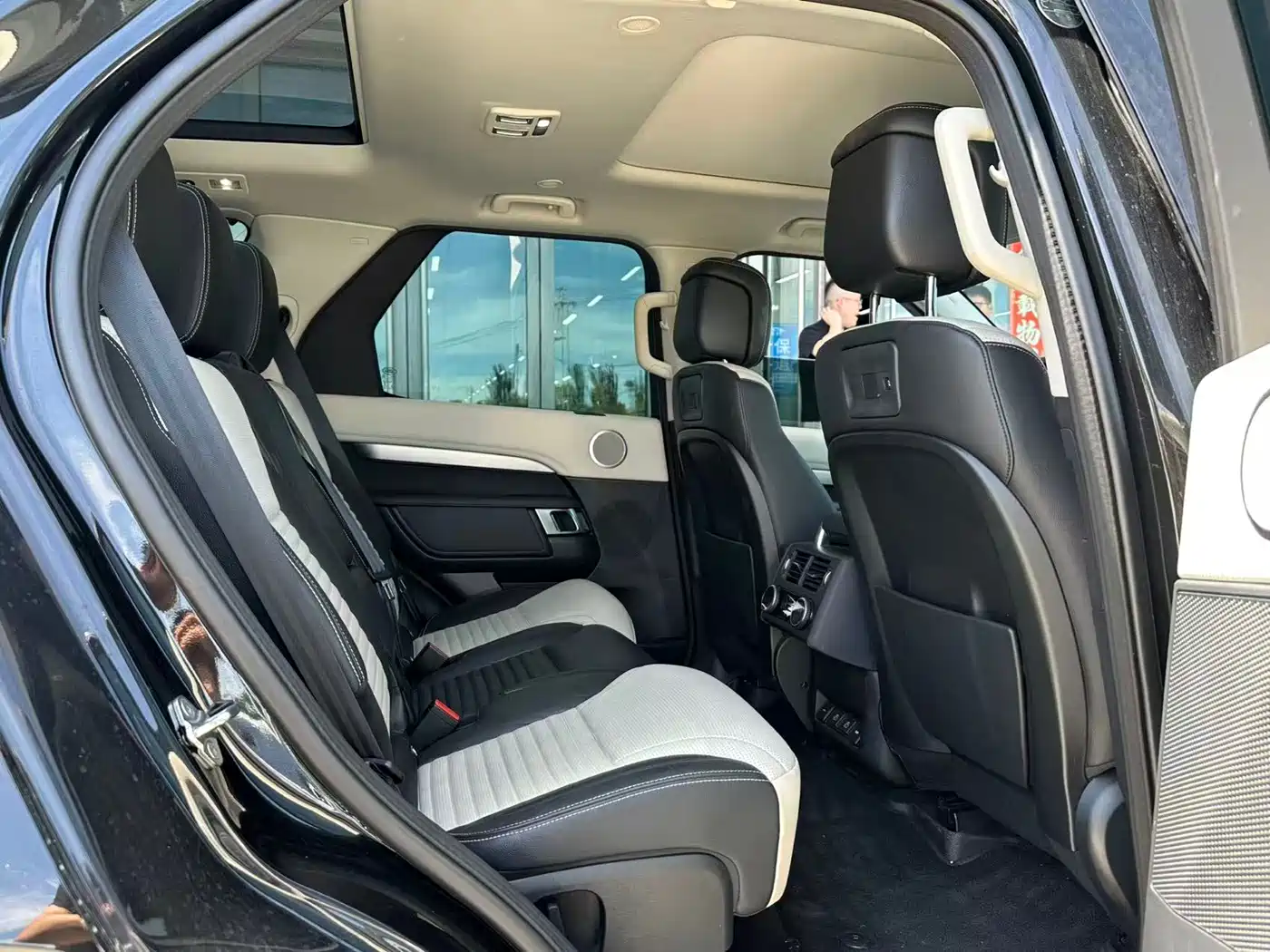Land Rover Discovery 2021 360PS R-Dynamic SE фото 7