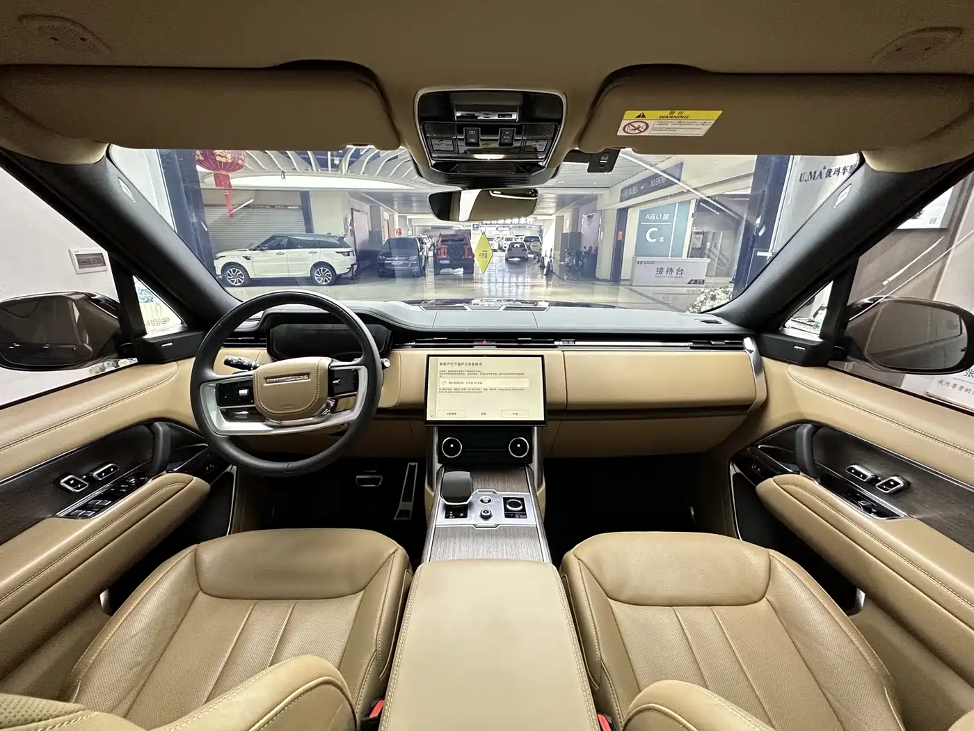 Land Rover Range Rover 2023 3.0 L6 400PS Golden Age Long Wheelbase фото 12