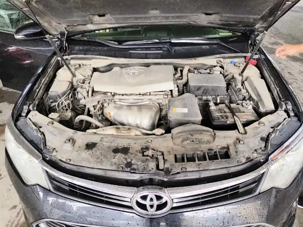 Фото 3 - Toyota Camry