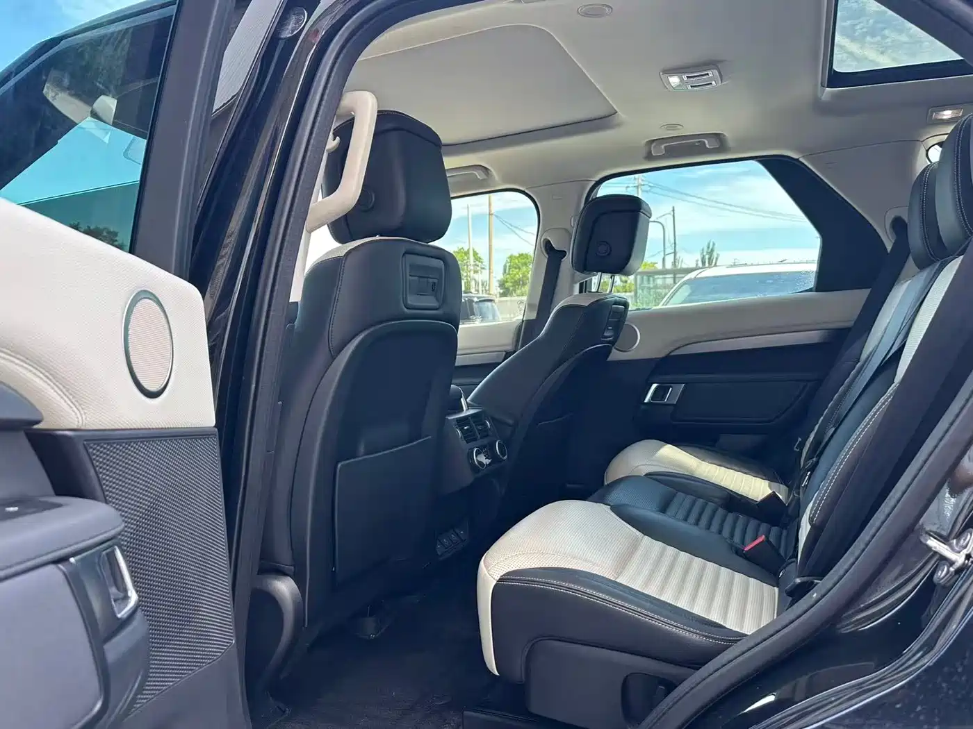 Land Rover Discovery 2021 360PS R-Dynamic SE фото 6