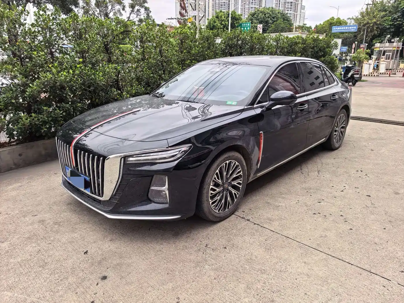 Hongqi H5 2024 2.0T Automatic Smart Connect Flag Smooth Edition