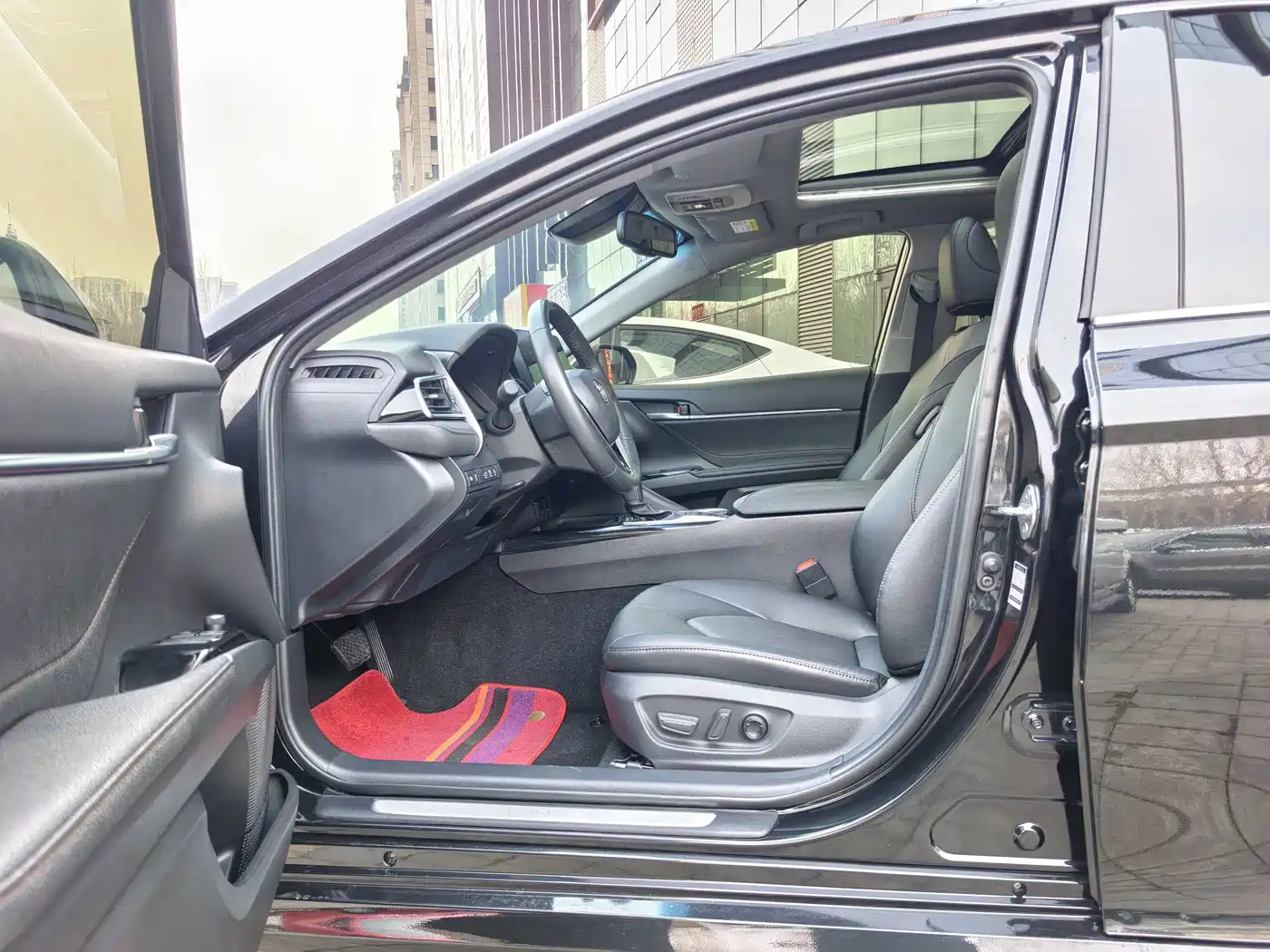 Toyota Camry 2023 2.5G Luxury Edition фото 16