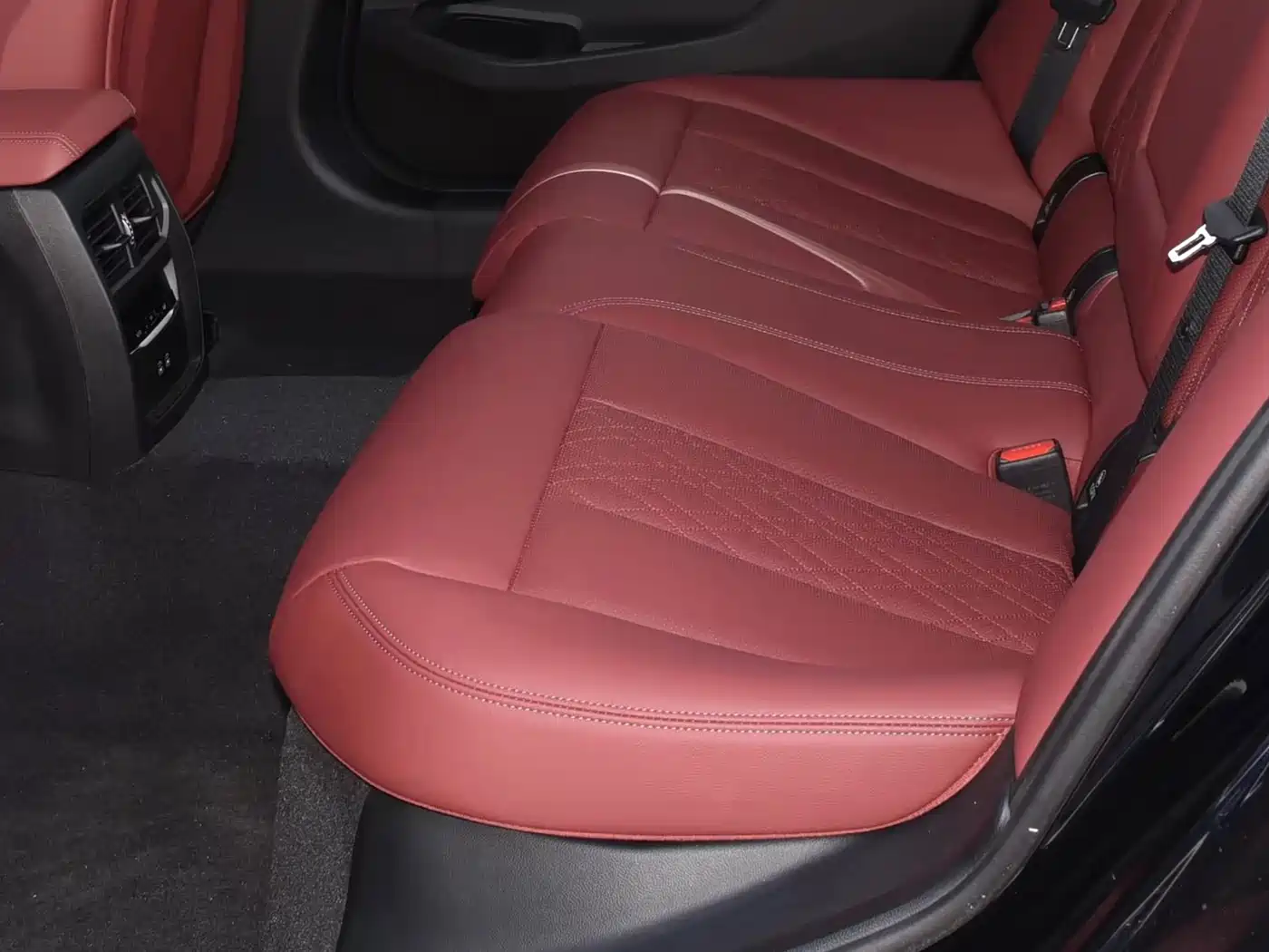 BMW 3 Series 2026 325Li M Sport Package фото 9
