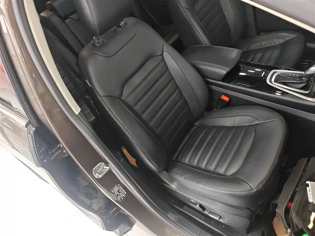 Фото 20 - Ford Edge