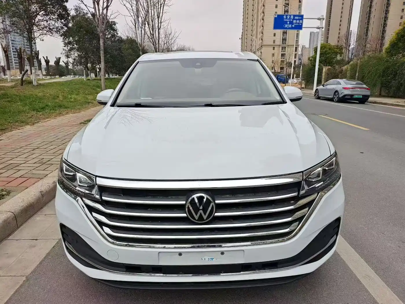 Volkswagen Viloran 2024 330TSI Luxury Edition фото 2