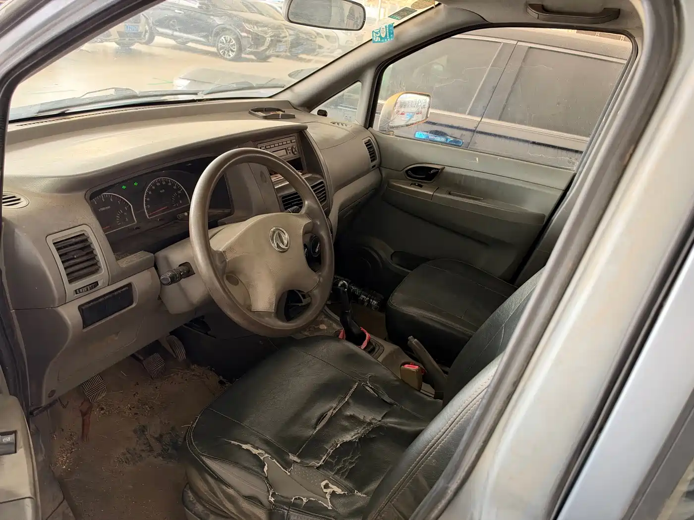 Dongfeng ZNA Shuaike 2013 2013 1.5L Manual Standard 5-seater China V