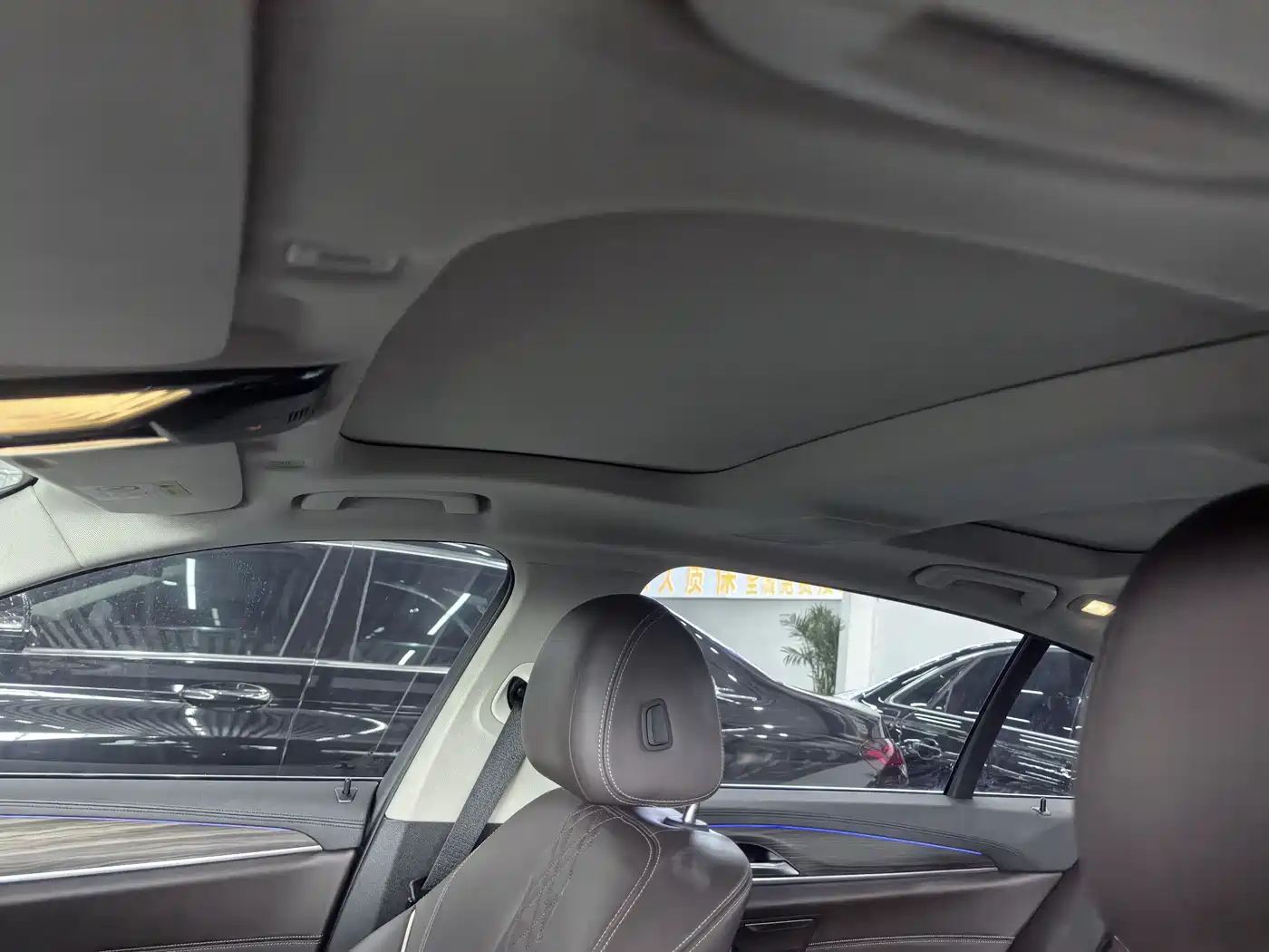 BMW 5 Series New Energy 2019 530Le Luxury Package фото 13