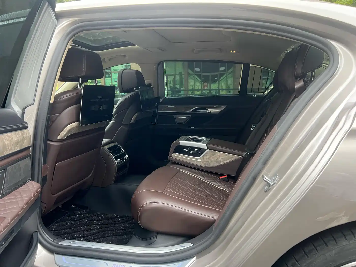 BMW 7 Series 2021 Model 740Li Leading Luxury Package фото 14