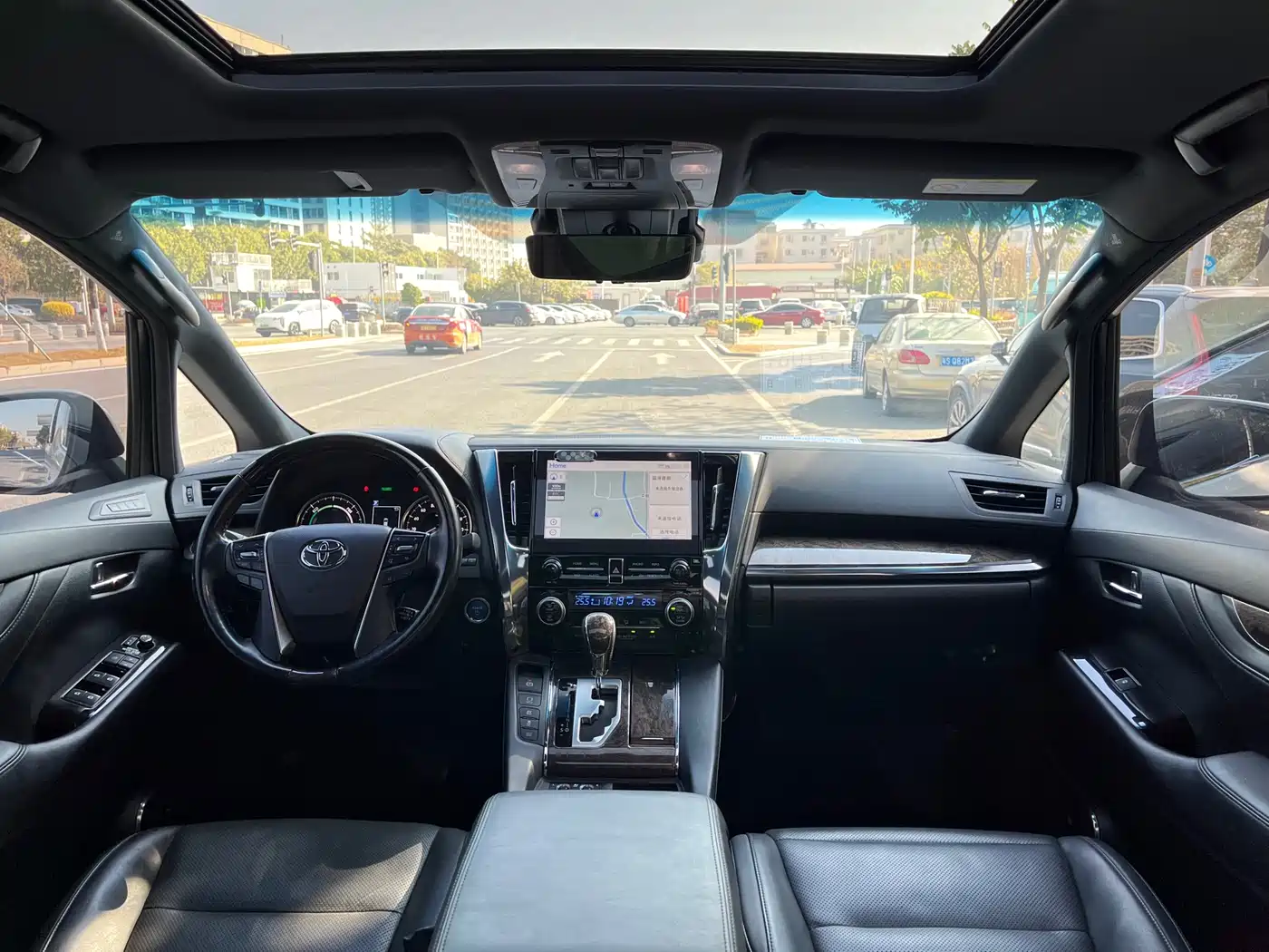 Toyota Alphard 2020 Hybrid 2.5L Gold Special Edition фото 10