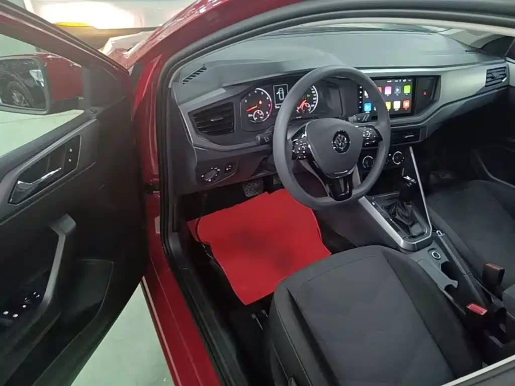 Volkswagen Polo 2019 Plus 1.5L Automatic Panorama Enjoyment Edition фото 16