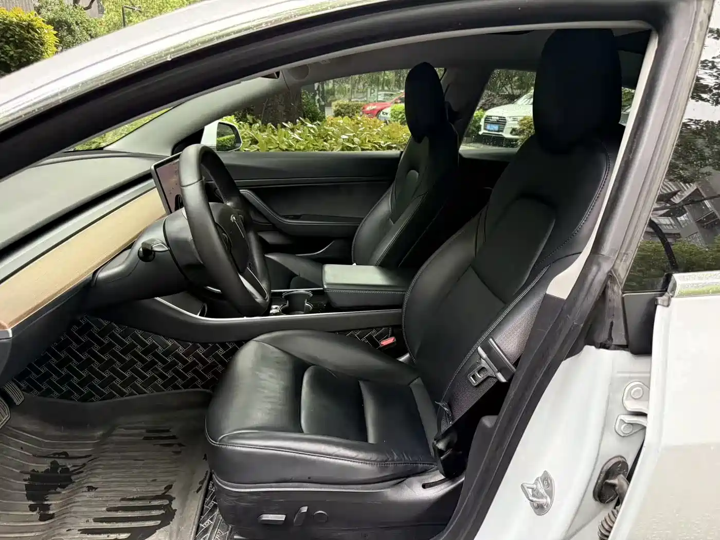 TESLA MODEL 3 (IMPORTED)