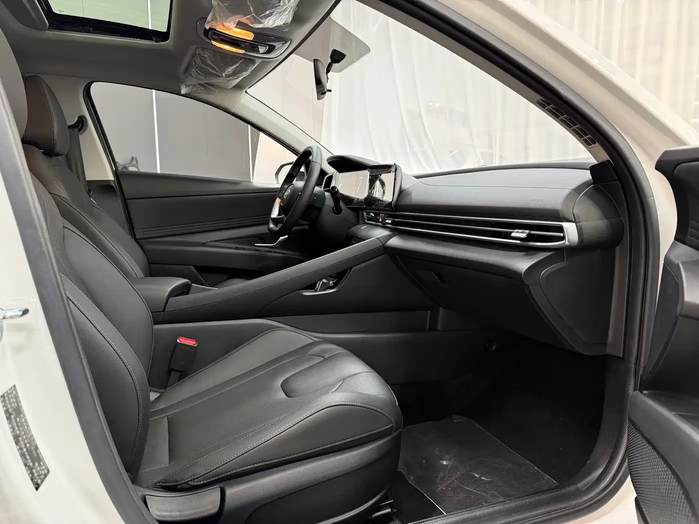 Hyundai Elantra 2022 1.5L CVT GLX Elite Edition фото 8