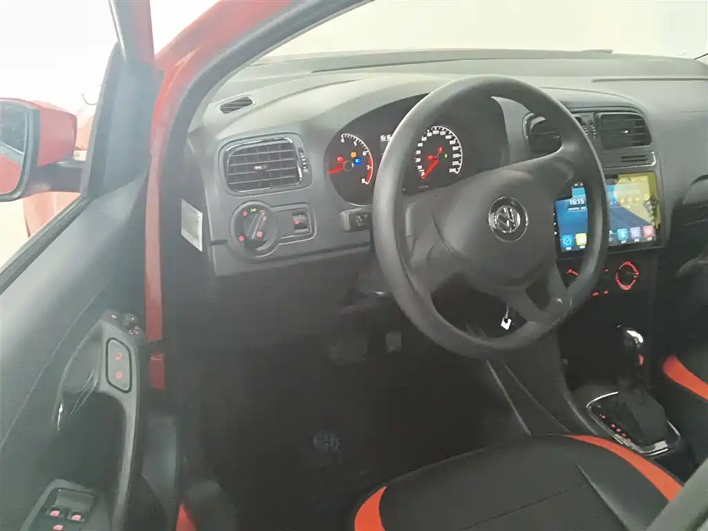 Volkswagen Polo 2016 1.4L Automatic Trend фото 12