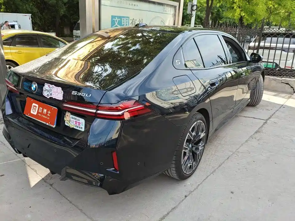 BMW 5 Series 2025 530Li Premium M Sport Package фото 4